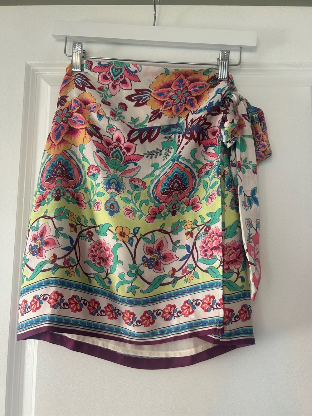 Floral Tie-Waist Wrap around Polyester skirt in multi color.